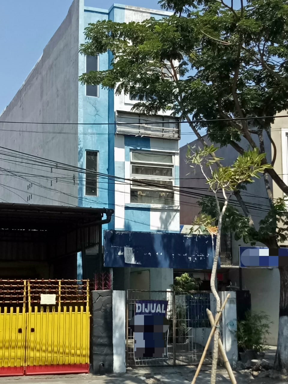 Fasad Ruko 3 Lantai Jalan Kutai Surabaya